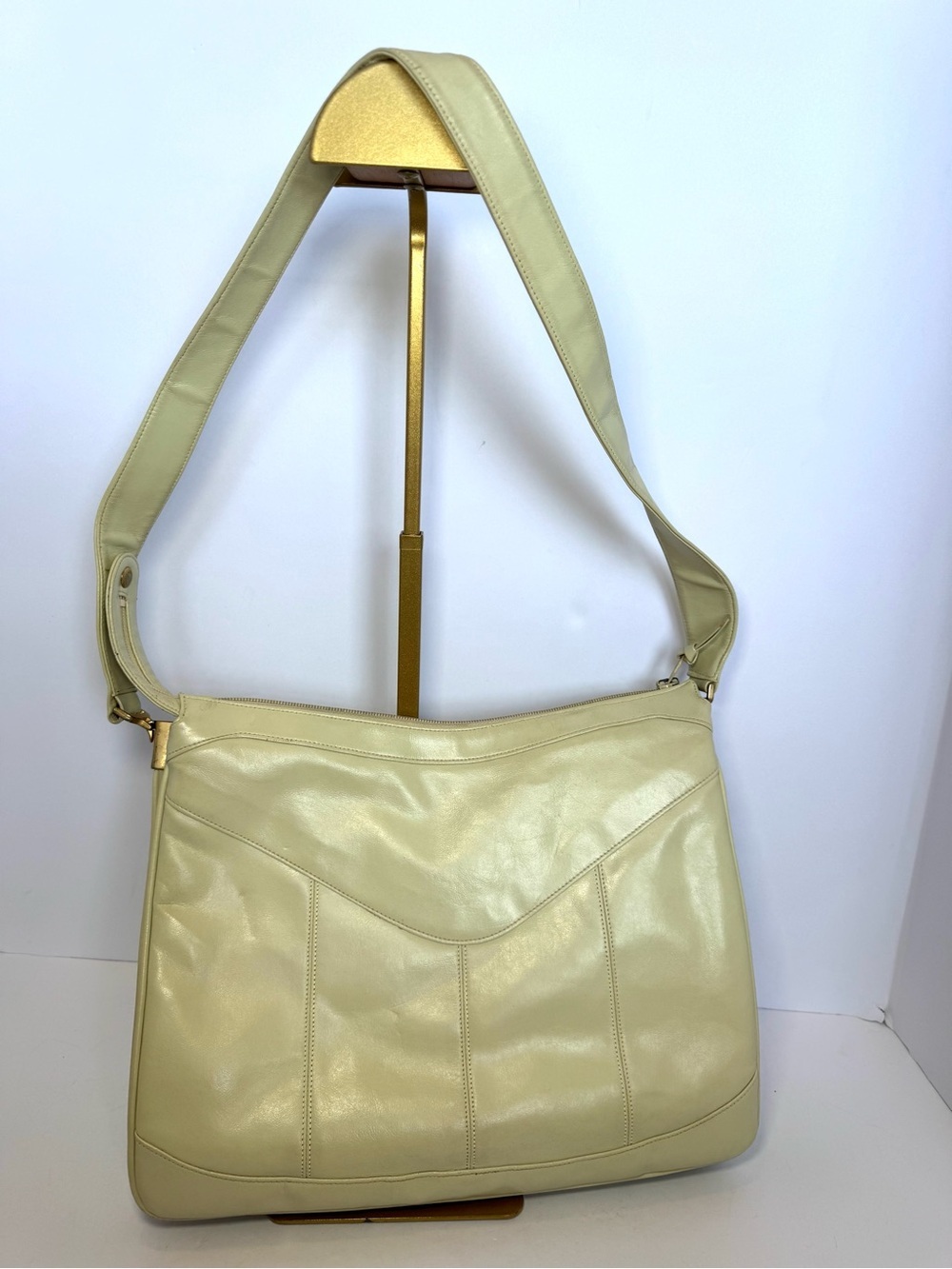 vintage Lou Taylor cream-colored leather shoulder bag